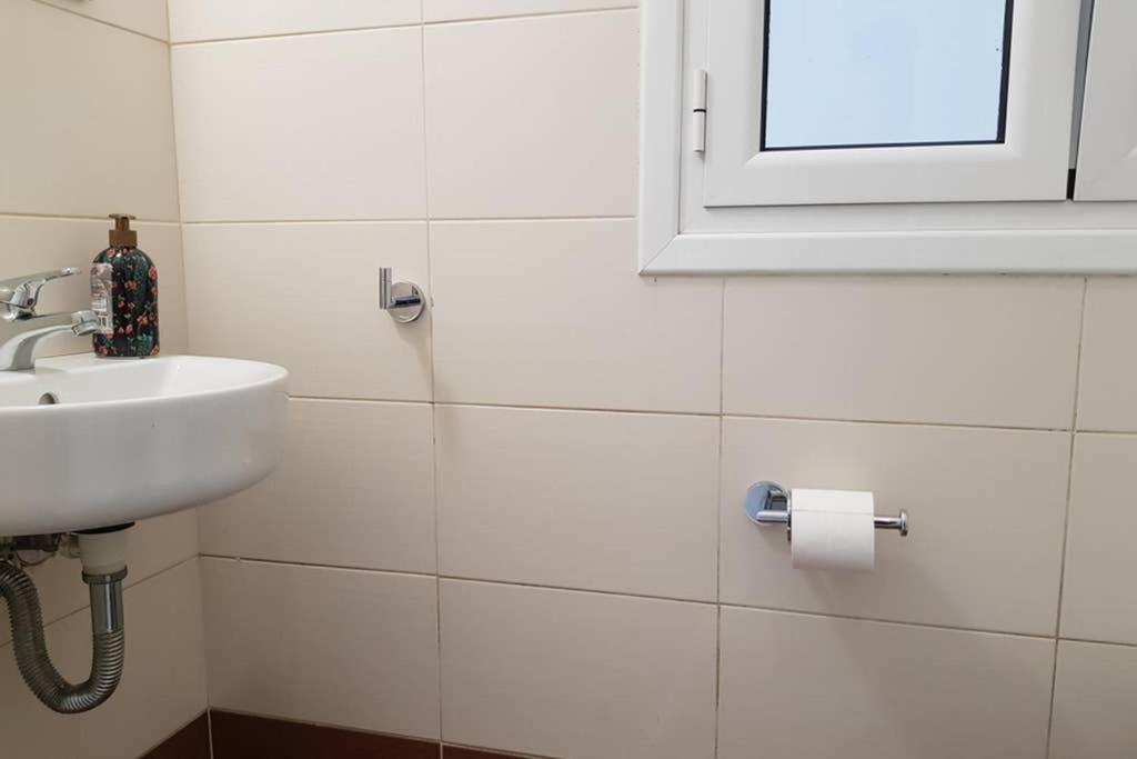 A Great Stay At A Comfortable Large Apartment Athena Bagian luar foto