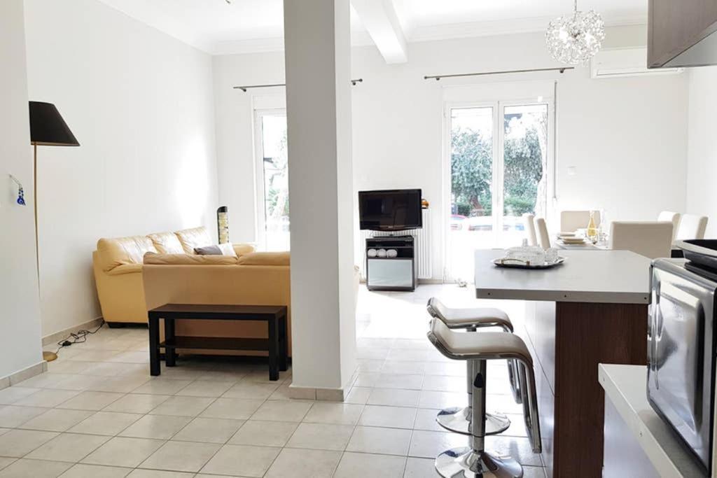 A Great Stay At A Comfortable Large Apartment Athena Bagian luar foto