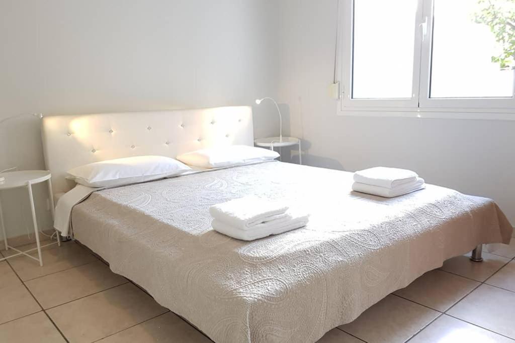 A Great Stay At A Comfortable Large Apartment Athena Bagian luar foto