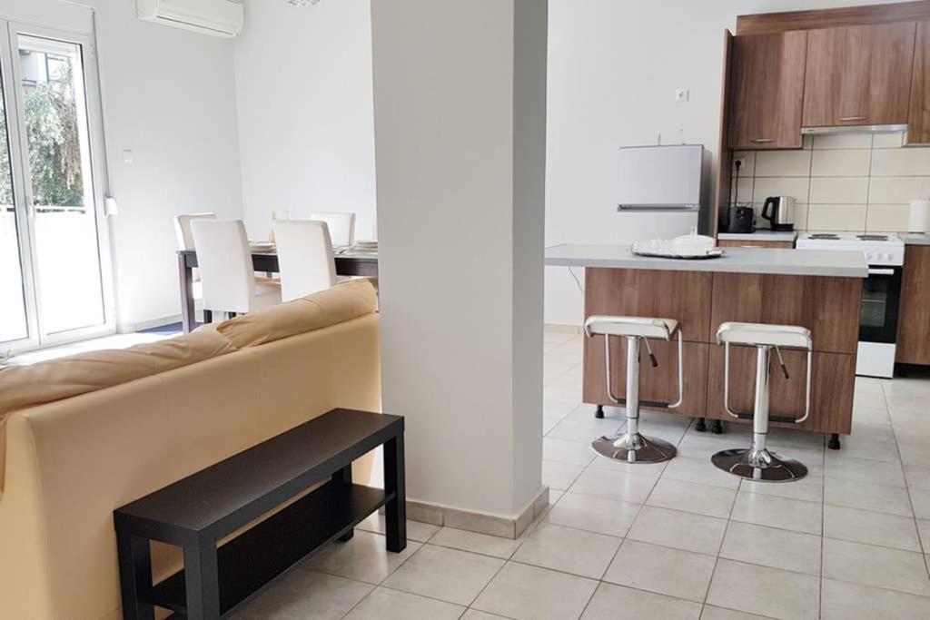 A Great Stay At A Comfortable Large Apartment Athena Bagian luar foto
