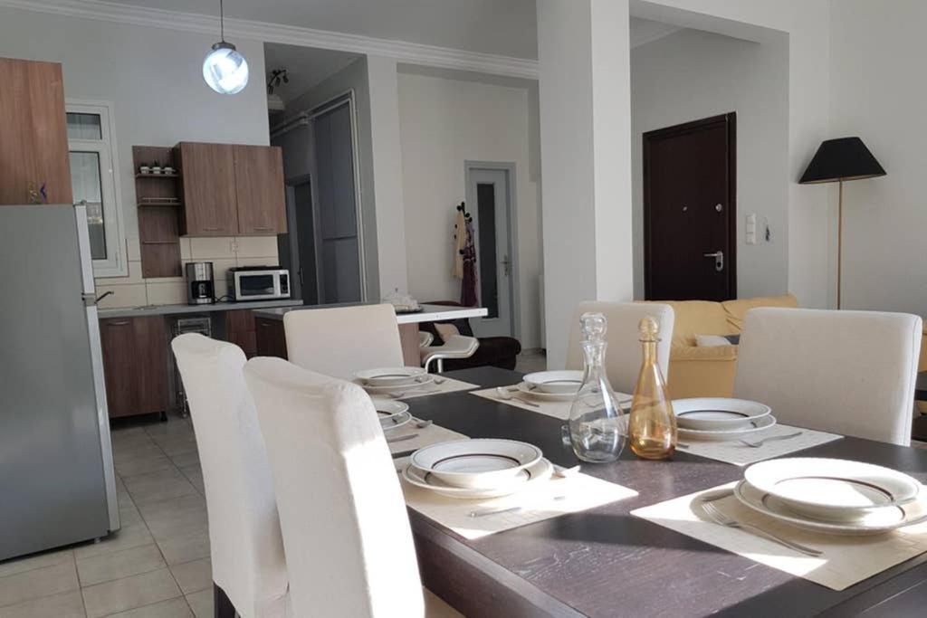 A Great Stay At A Comfortable Large Apartment Athena Bagian luar foto